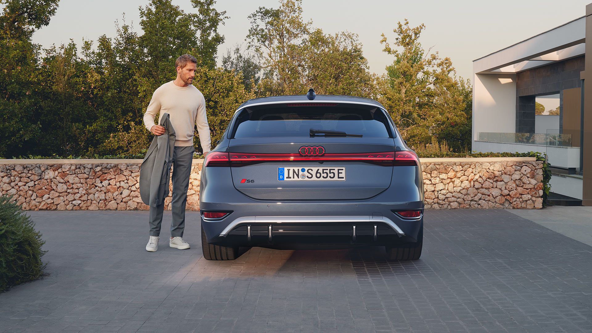 Audi S6 Avant e-tron vista traseira