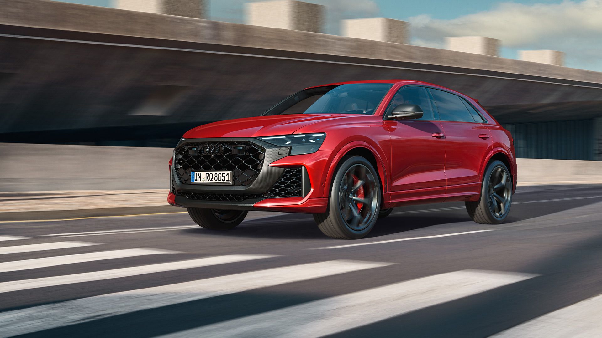 Audi RS Q8 SUV performance vermelho vista lateral em movimento