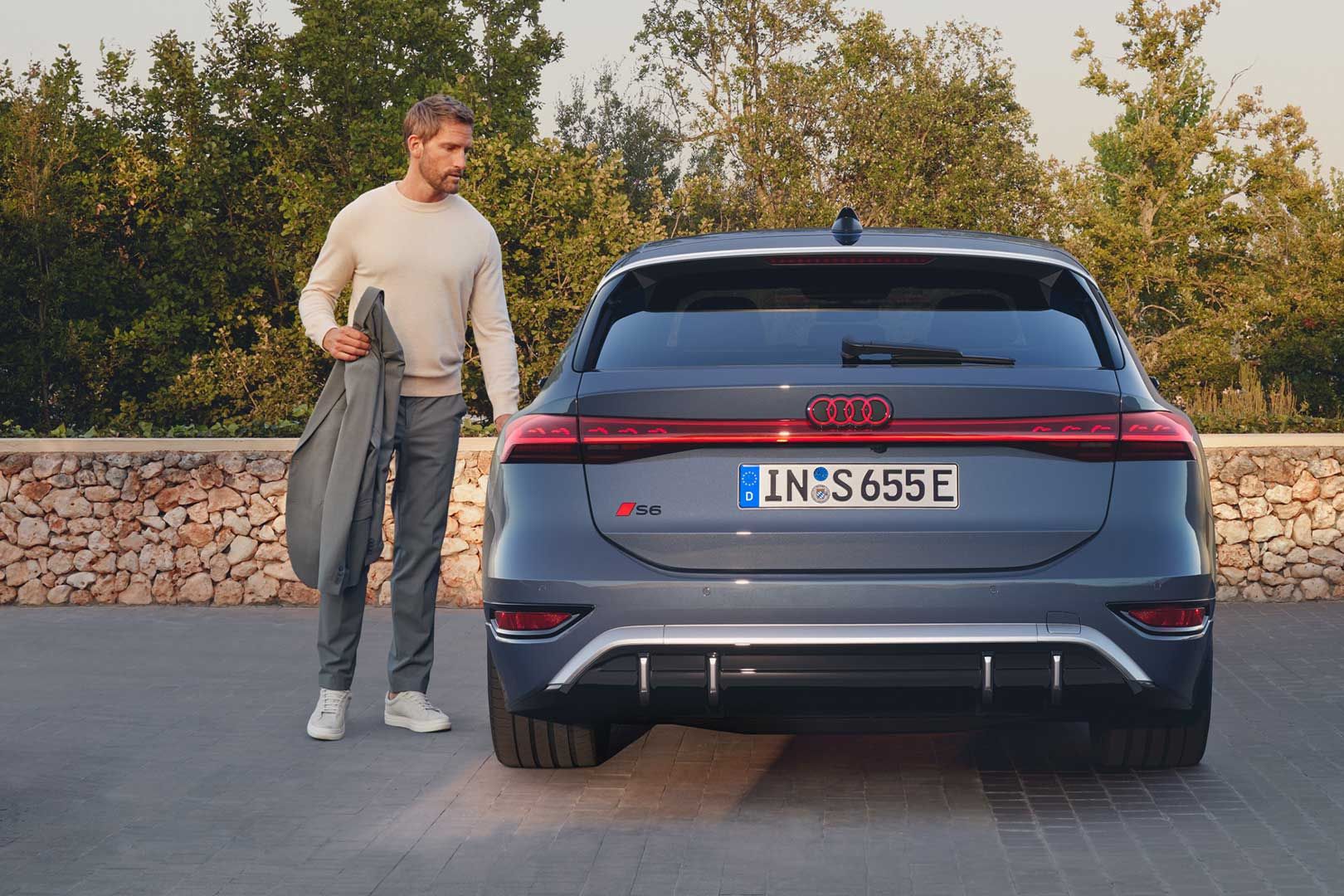 Audi S6 Avant e-tron vista traseira