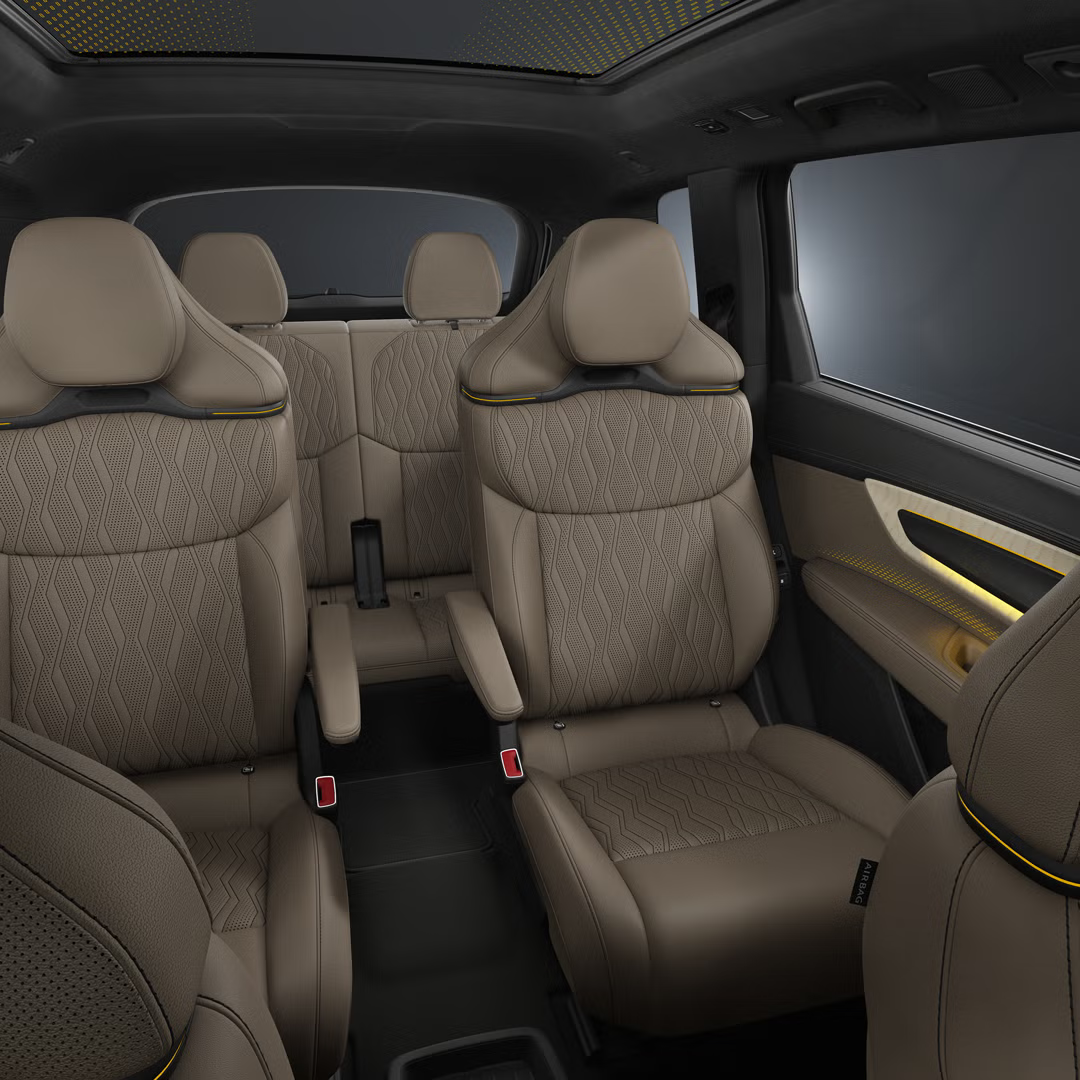 Interior com estofos cremes em pele do novo Audi Q9 