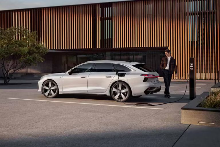 Seitenansicht Audi A6 Avant e-hybrid