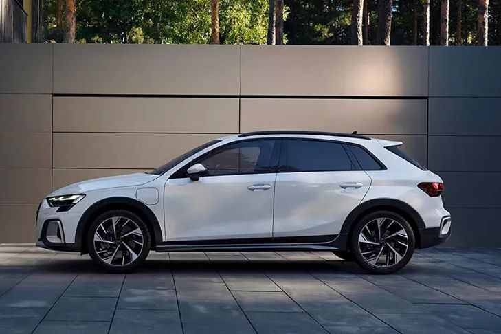 Seitenansicht Audi A3 allstreet TFSI e