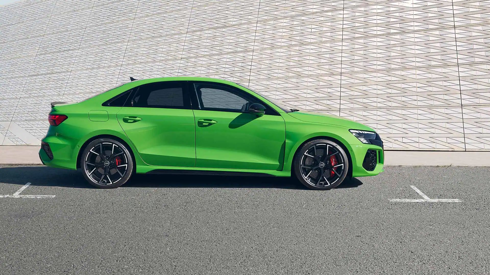 Audi RS3 Limousine verde vista lateral