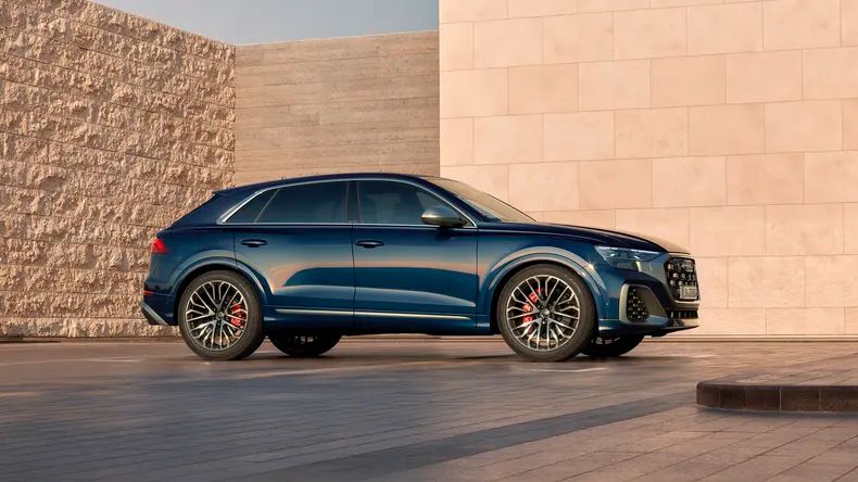 Audi SQ8 na lateral