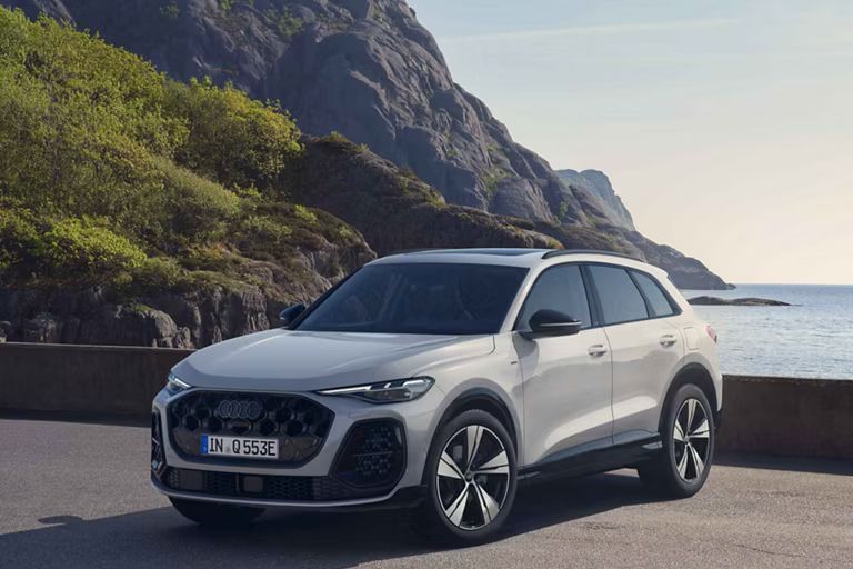 Audi Q5 SUV e-hybrid Seitliche Frontansicht