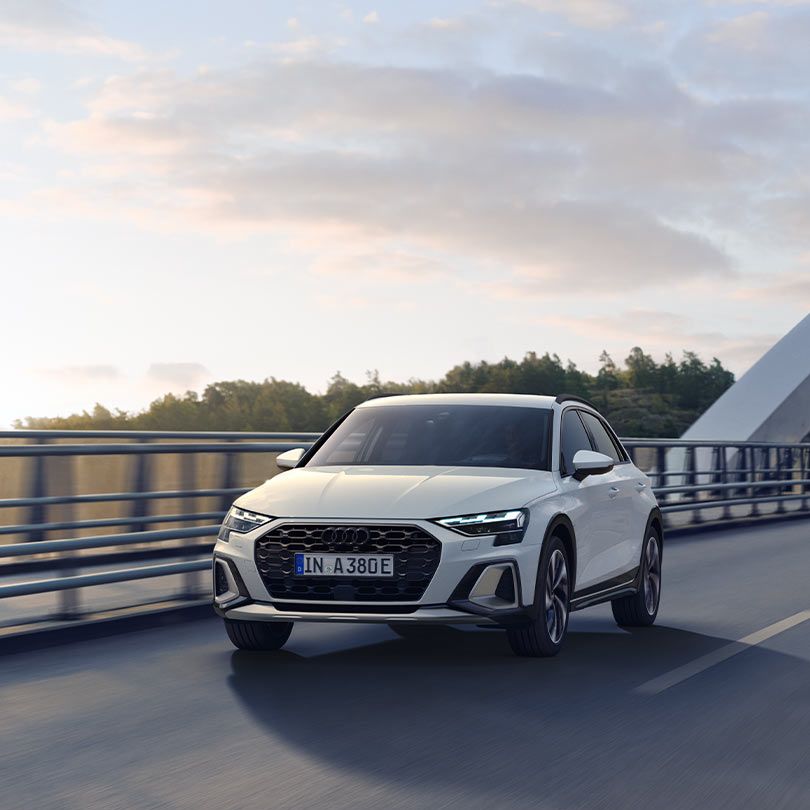 Audi A3 vista frontal em movimento