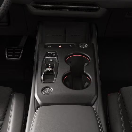 Nahaufnahme der Mittelkonsole im Cockpit des Q4 Sportback e-tron.