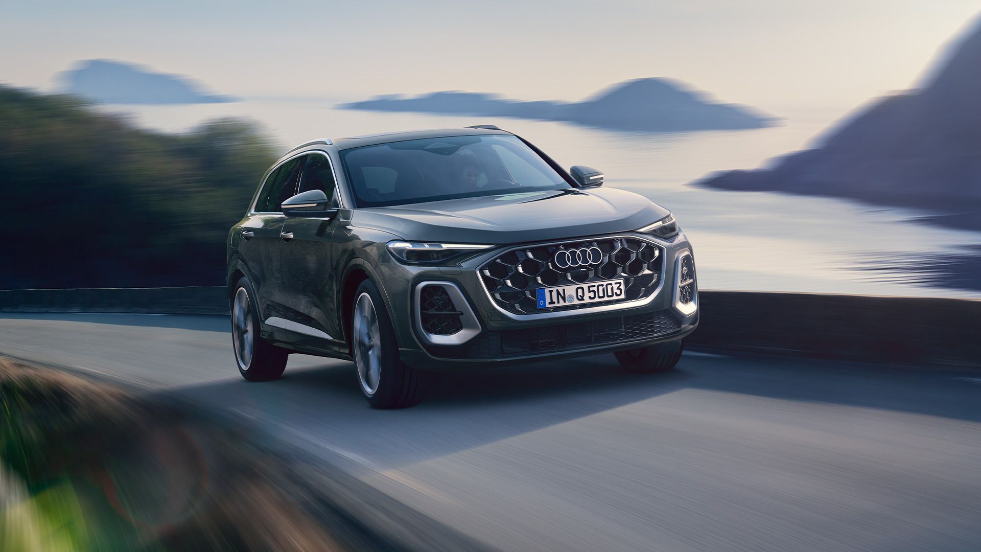 Audi Q5 SUV vista dianteira em andamento