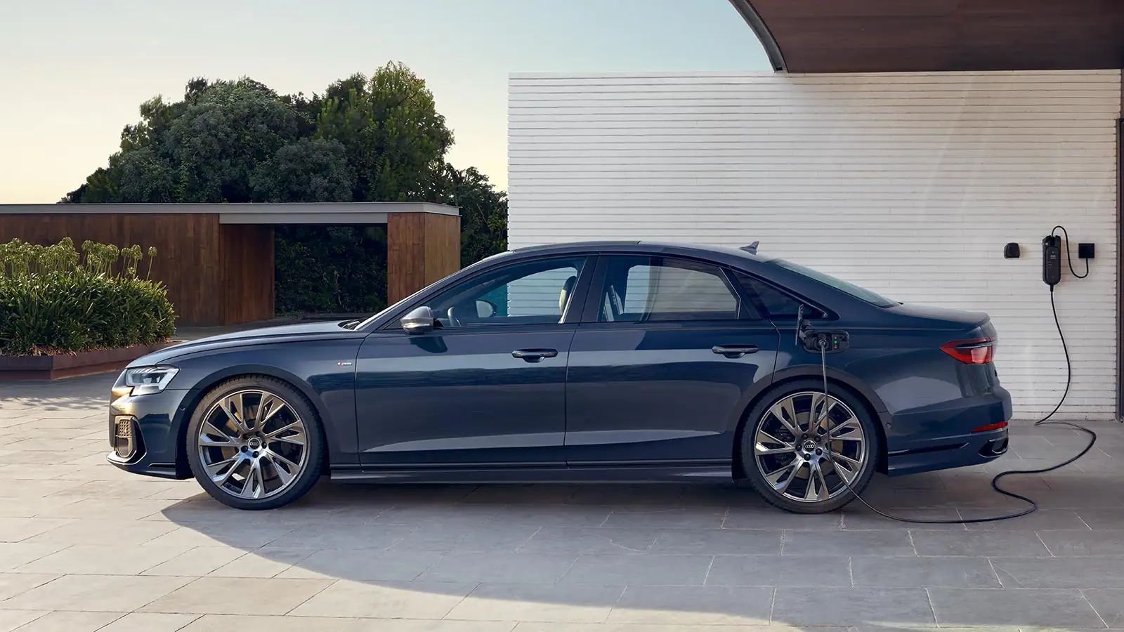 Audi A8 TFSIe vista lateral