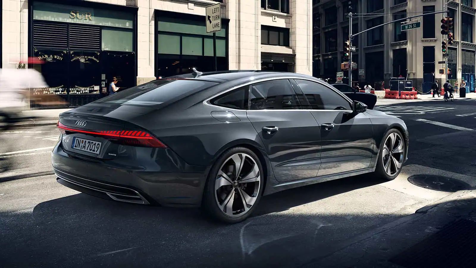Audi A7 Sportback TFSIe vista lateral em andamento