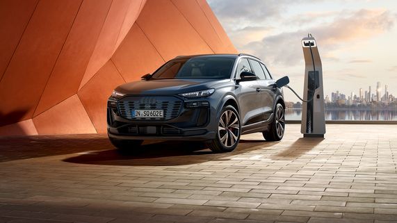 Audi SQ6 SUV e-tron vista dianteira a carregar