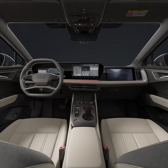 Blick von hinten auf das Cockpit und das geschwungene Panoramadisplay des Q4 SUV e-tron.