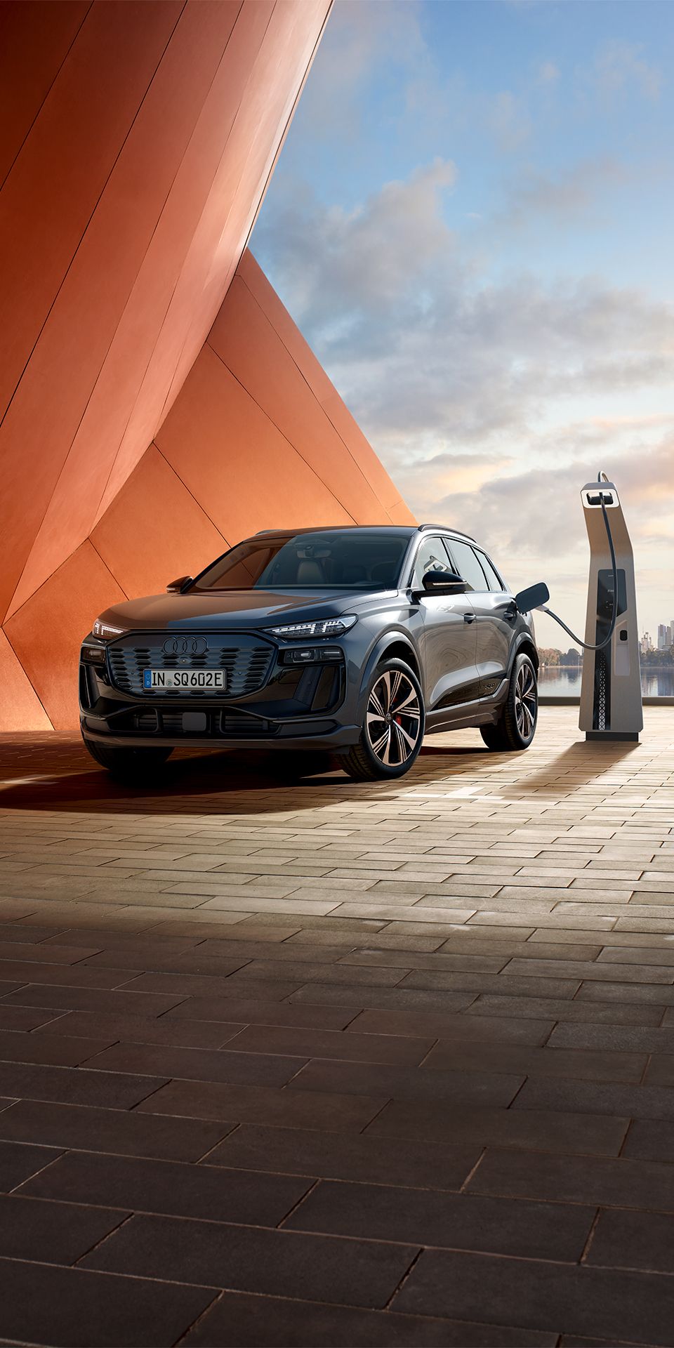 Audi SQ6 SUV e-tron vista dianteira a carregar