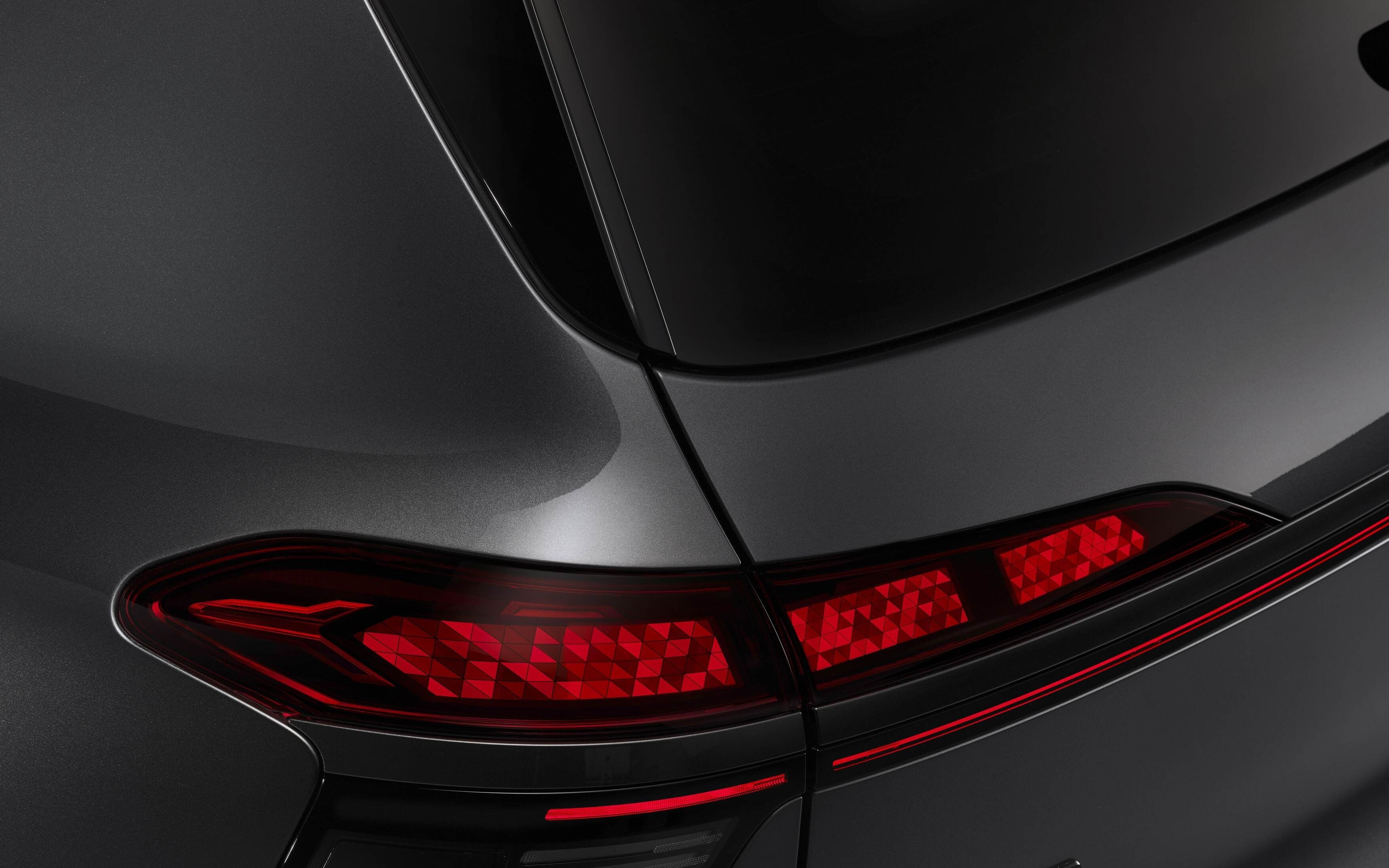 Estreia mundial do Audi Q9: painel digital OLED com design curvo