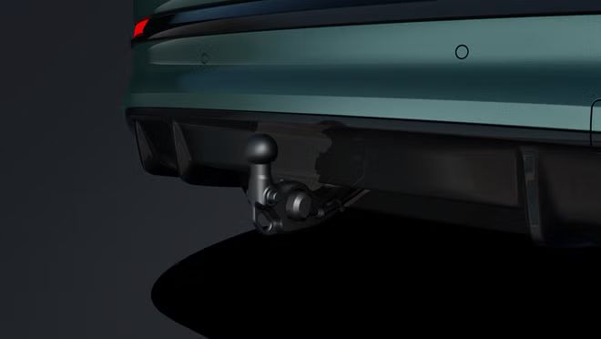 Nahaufnahme des Hecks mit Fokus auf die Anhängevorrichtung.